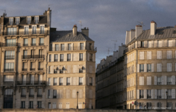 Immeubles du bord de Seine, pris au soleil couchant