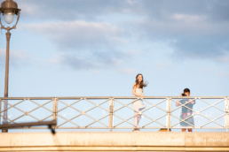 Photo de la femme sur le pont